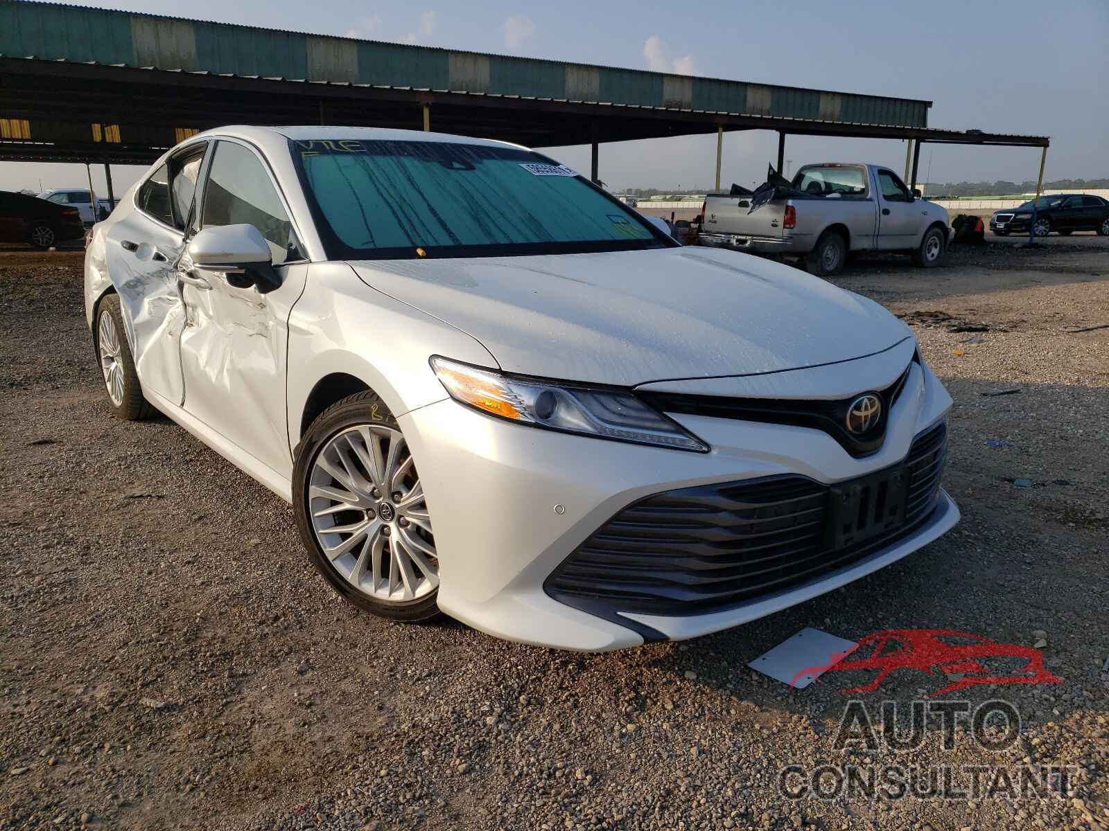 TOYOTA CAMRY 2018 - 4T1B11HK2JU064645