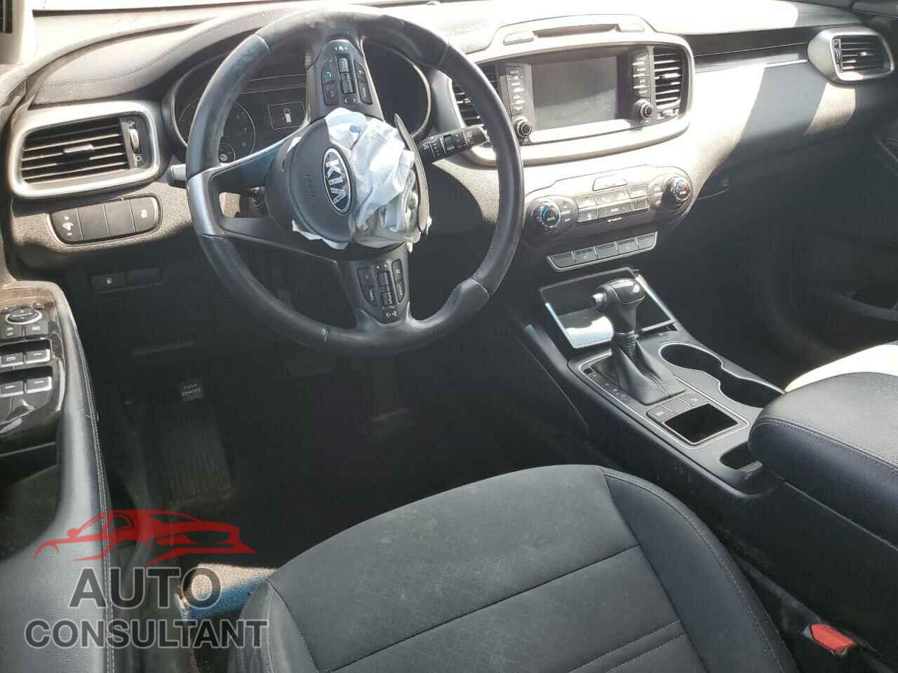 KIA SORENTO 2017 - 5XYPG4A35HG192452