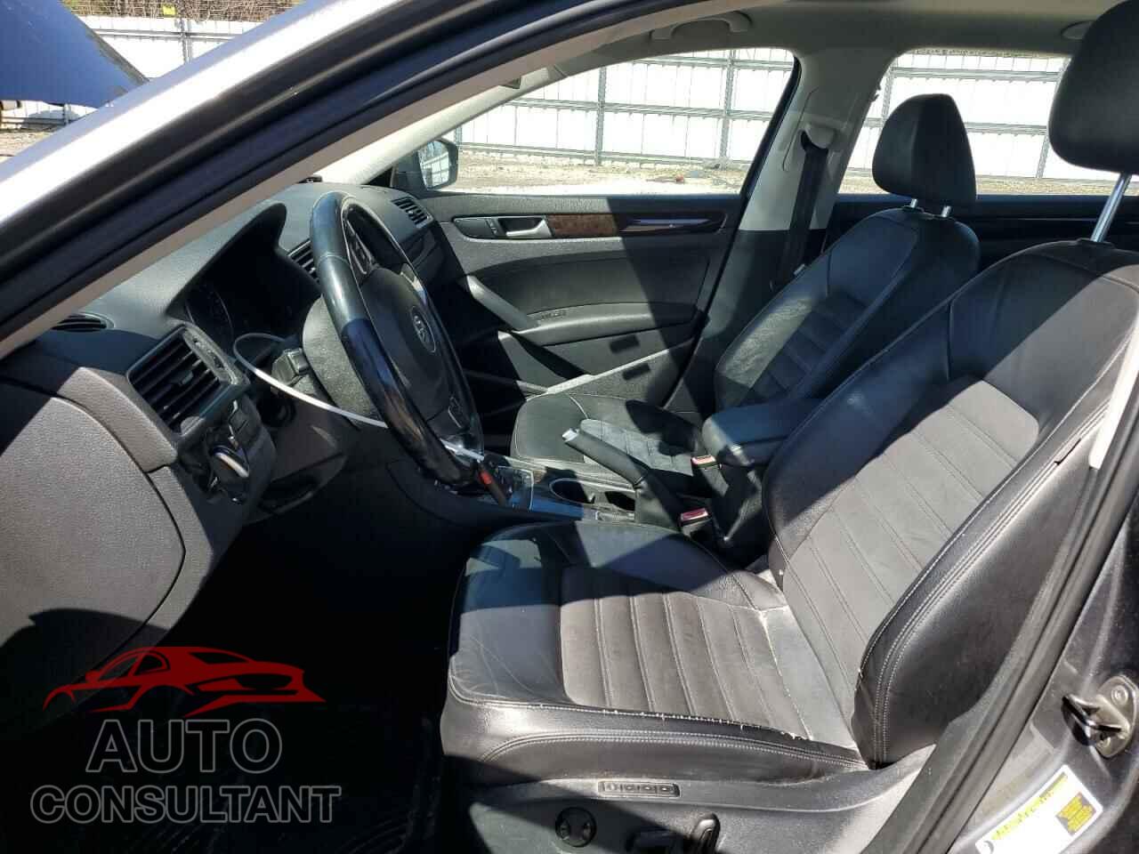 VOLKSWAGEN PASSAT 2014 - 1VWCT7A32EC043781