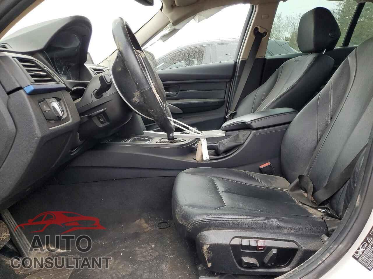 BMW 3 SERIES 2013 - WBA3C3C53DF979011