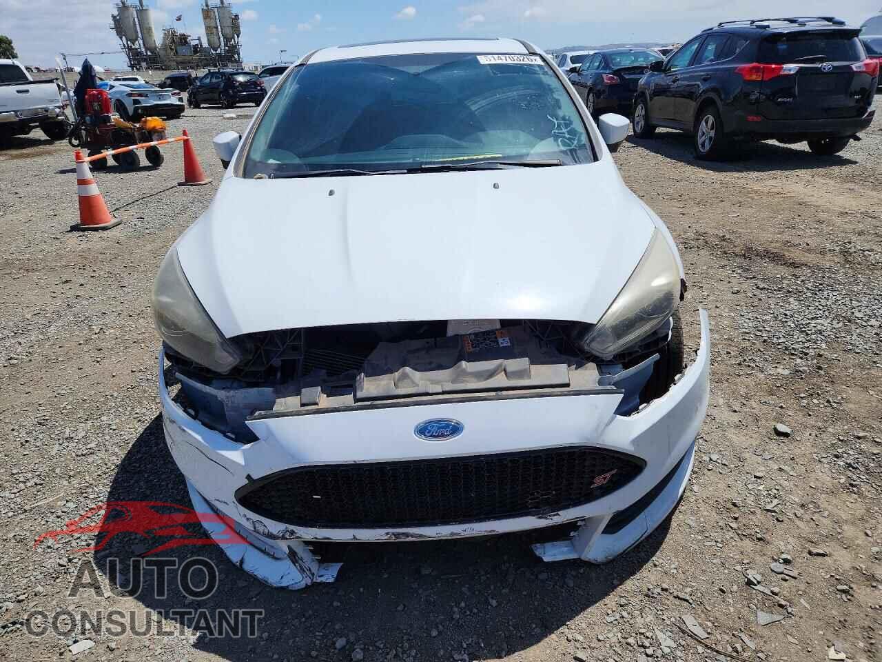 FORD FOCUS 2017 - 1FADP3L98HL284793