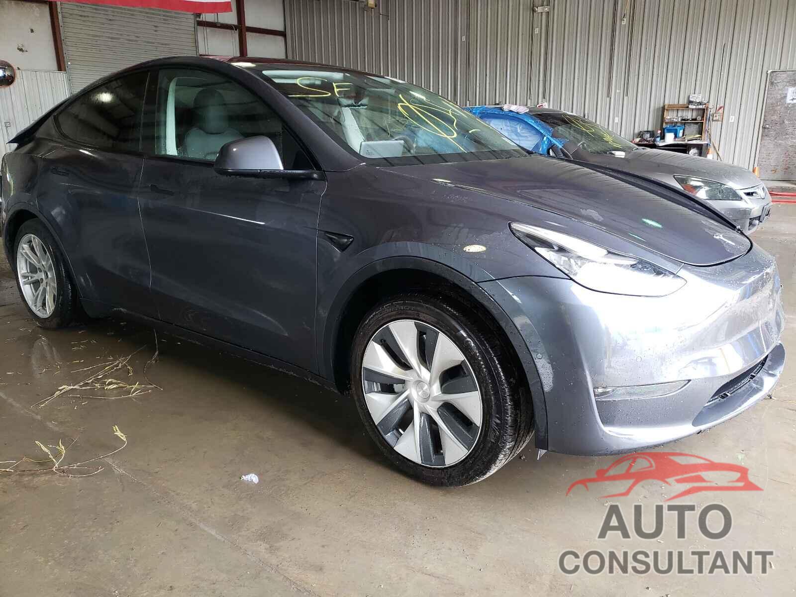 TESLA MODEL Y 2021 - 5YJYGDEE4MF067637