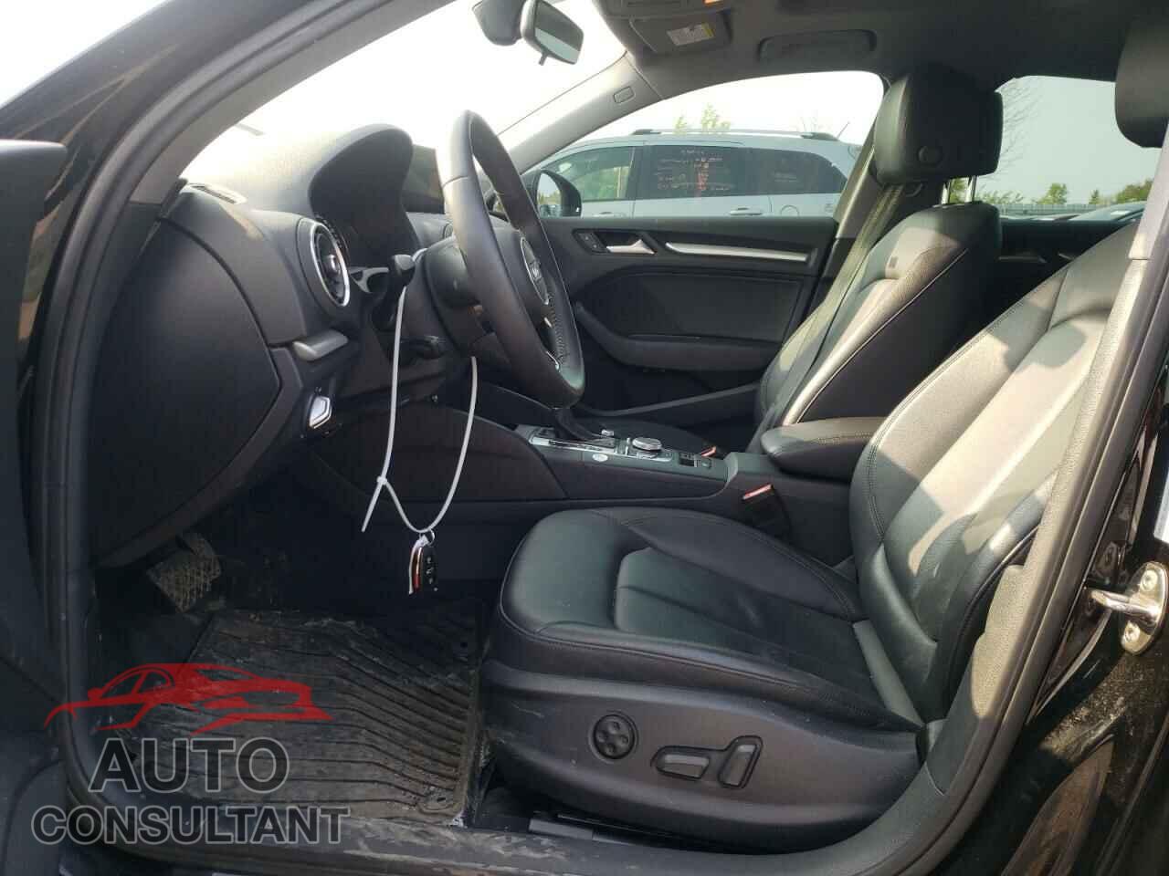 AUDI A3 2019 - WAUBEGFF5KA098564