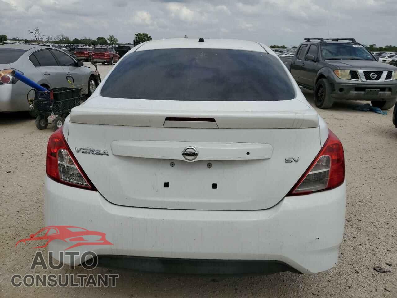 NISSAN VERSA 2017 - 3N1CN7AP1HL851728