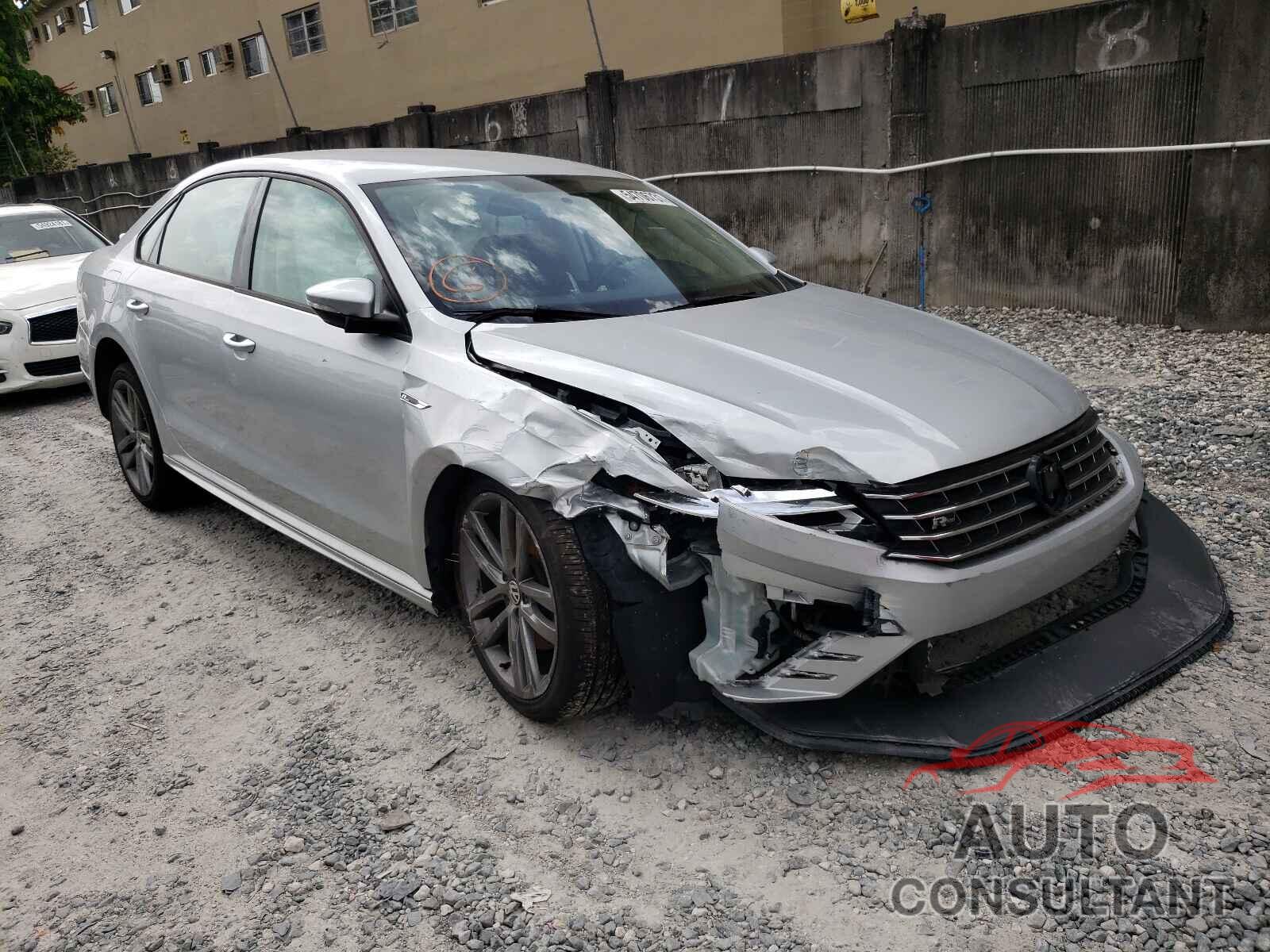 VOLKSWAGEN PASSAT 2018 - 1VWAA7A30JC024573