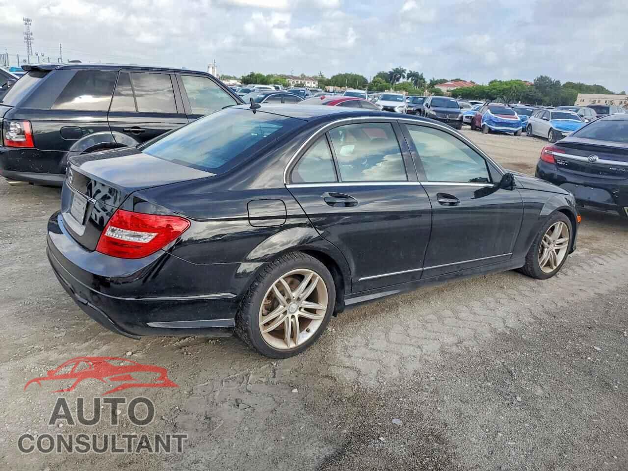 MERCEDES-BENZ C-CLASS 2013 - WDDGF4HB4DA837656