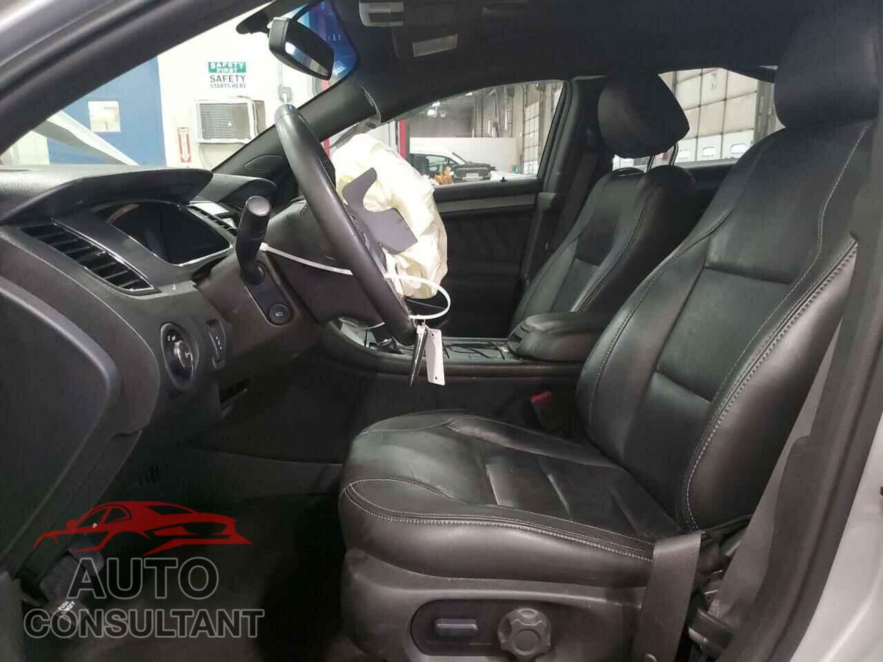 FORD TAURUS 2015 - 1FAHP2E85FG177576