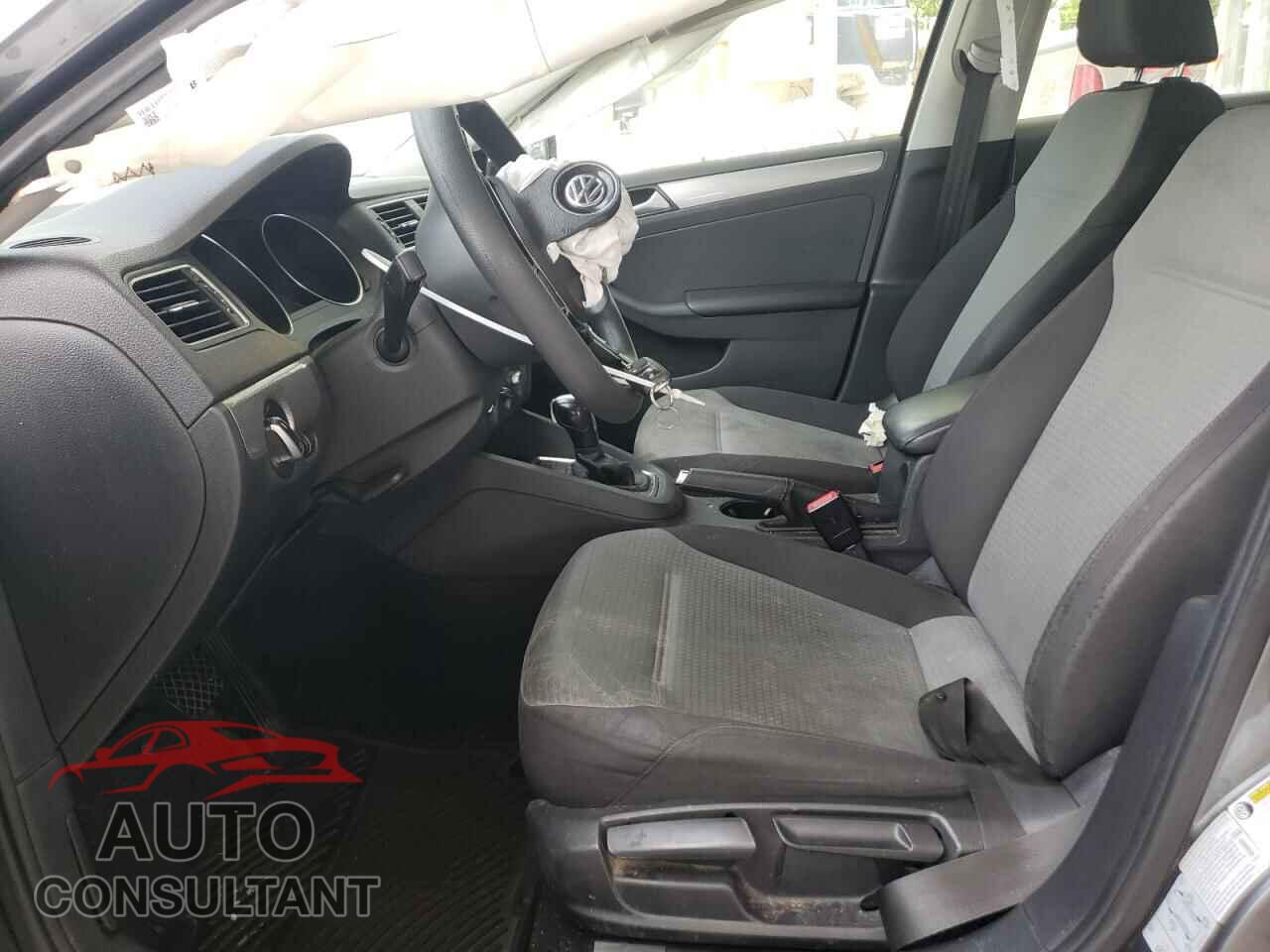 VOLKSWAGEN JETTA 2017 - 3VW2B7AJ1HM412596