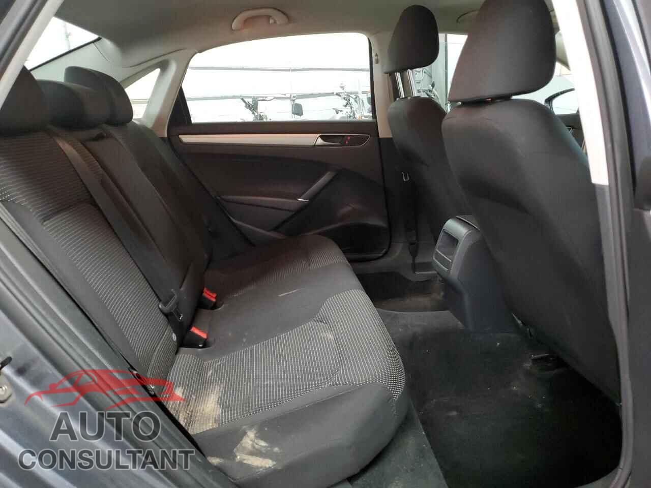 VOLKSWAGEN PASSAT 2017 - 1VWAT7A38HC006830