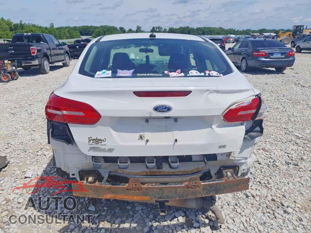 FORD FOCUS 2017 - 1FADP3F20HL292014