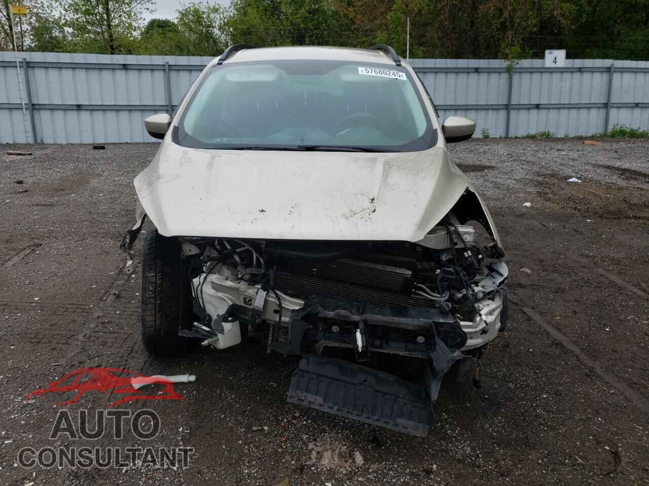 FORD ESCAPE 2017 - 1FMCU0GD3HUC04981
