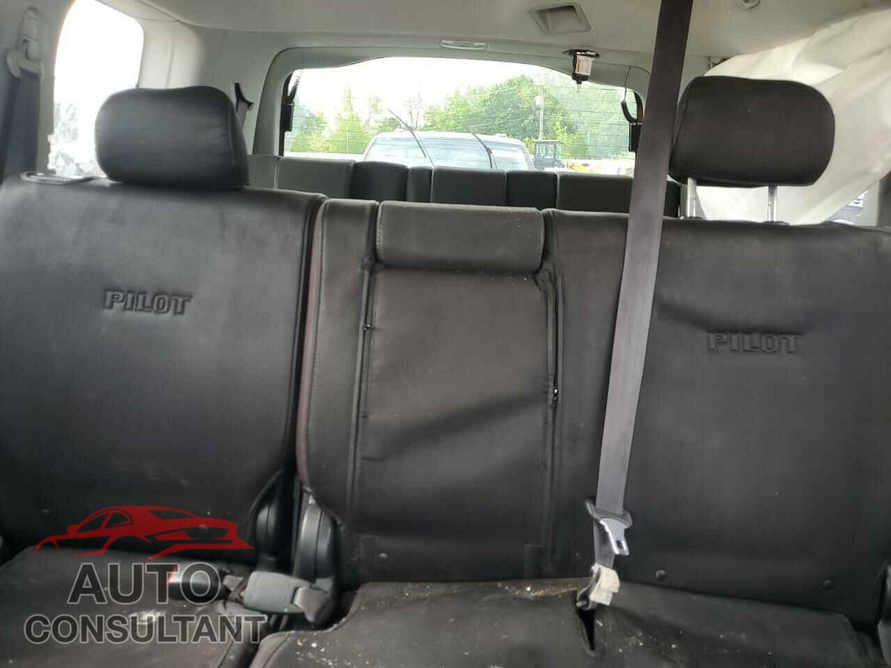 HONDA PILOT 2011 - 5FNYF4H48BB068132