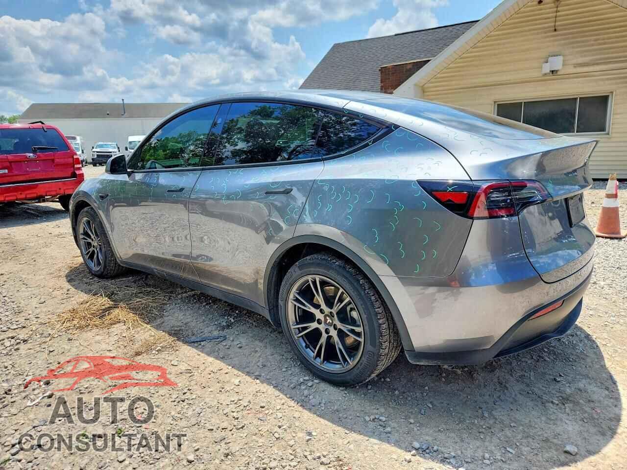 TESLA MODEL Y 2024 - 7SAYGAEE7RF209701
