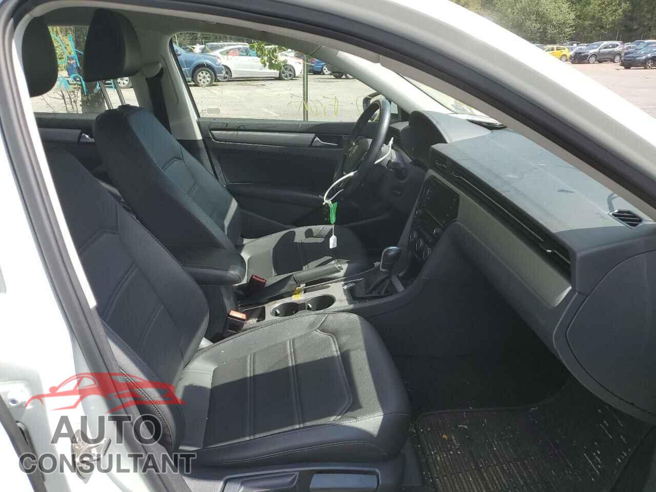VOLKSWAGEN PASSAT 2020 - 1VWSA7A33LC020055