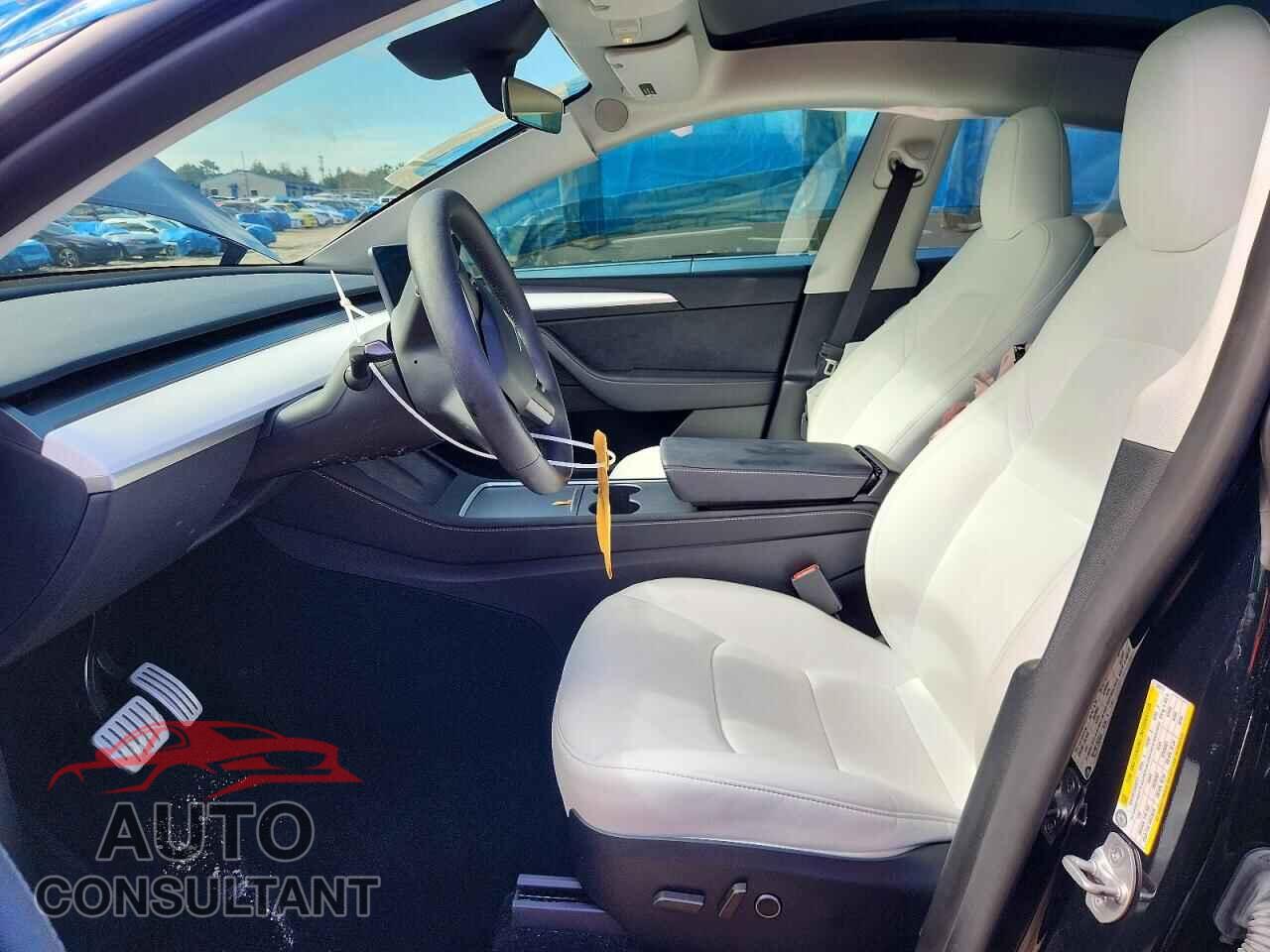 TESLA MODEL Y 2024 - 7SAYGDEF8RF039777