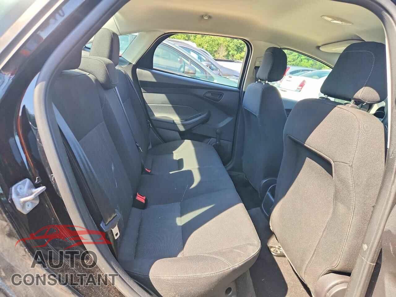 FORD FOCUS 2017 - 1FADP3E26HL335921