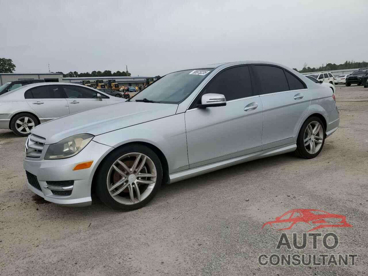 MERCEDES-BENZ C-CLASS 2013 - WDDGF4HB4DR256028