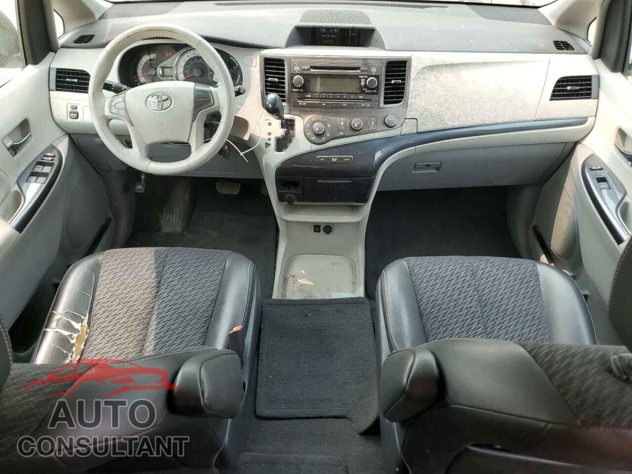 TOYOTA SIENNA 2011 - 5TDXK3DC4BS045294