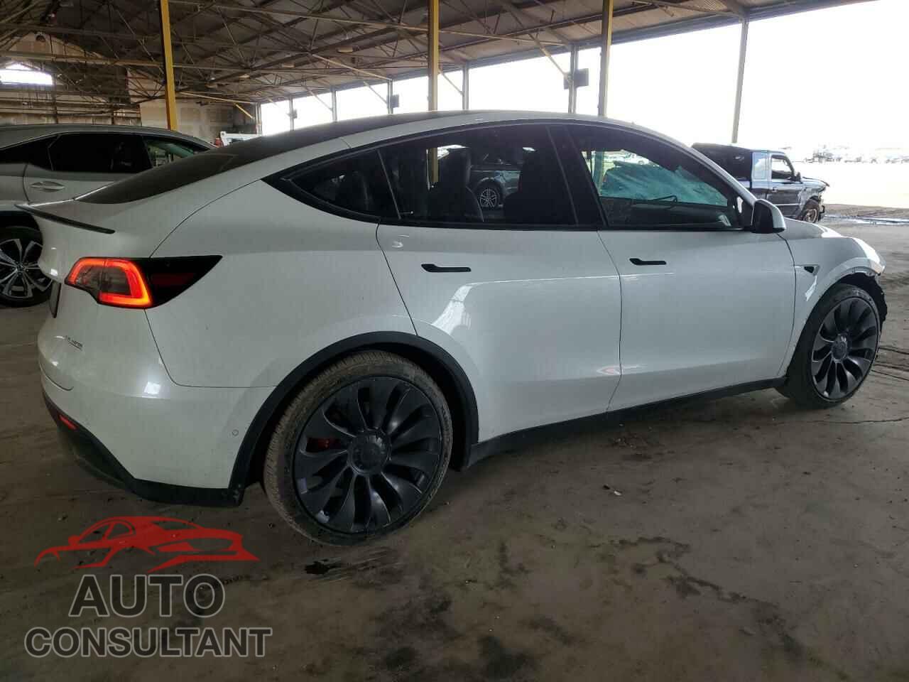 TESLA MODEL Y 2021 - 5YJYGDEF6MF267105