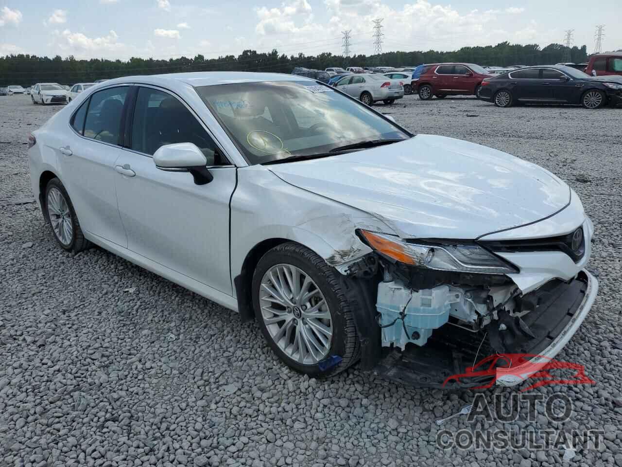 TOYOTA CAMRY 2018 - 4T1B11HK8JU060177