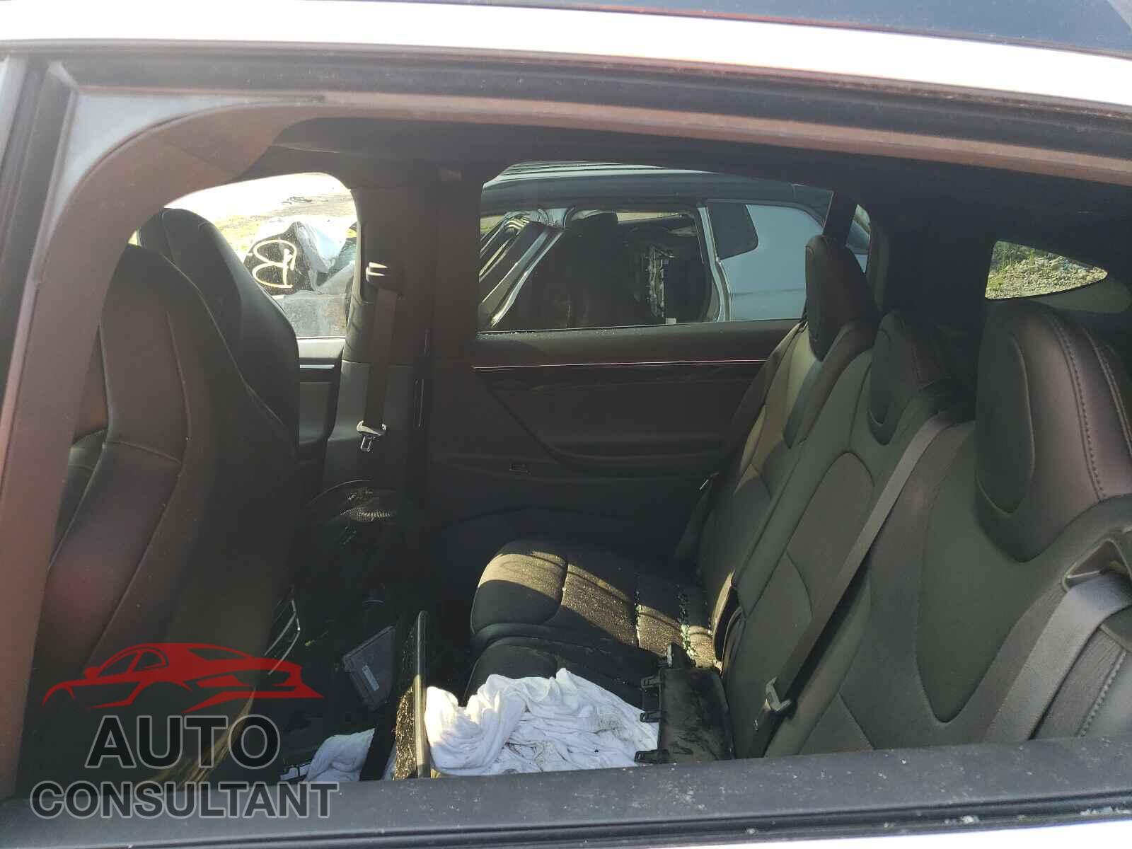 TESLA MODEL X 2018 - 5YJXCDE2XJF088128