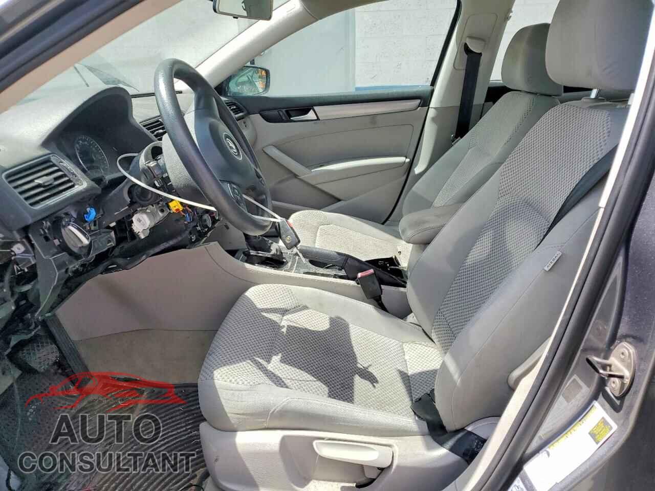 VOLKSWAGEN PASSAT 2014 - 1VWAP7A31EC016597