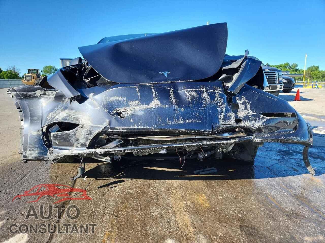 TESLA MODEL Y 2024 - 7SAYGDEE9RF994045