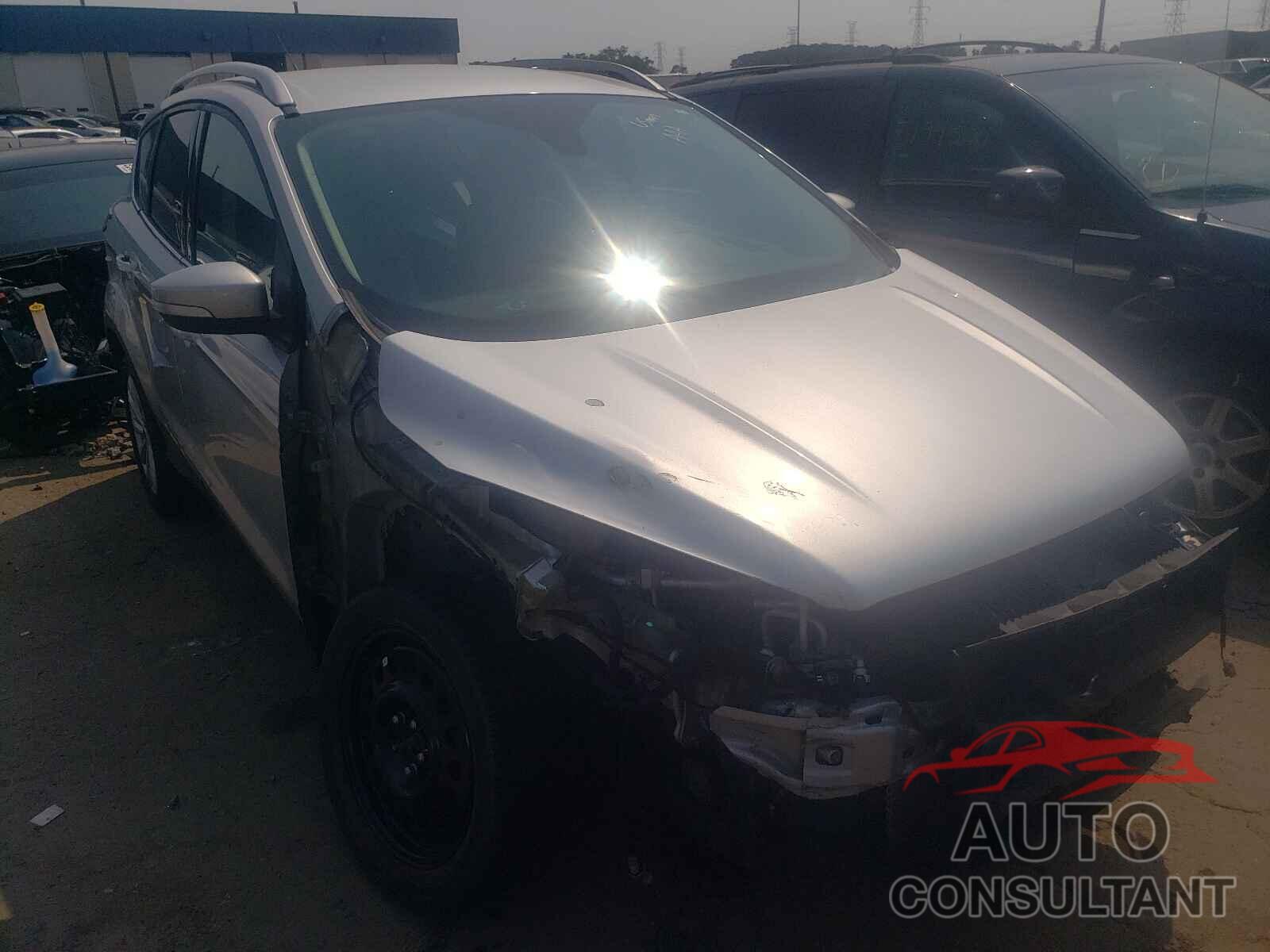 FORD ESCAPE 2017 - 1FMCU0J91HUB28777