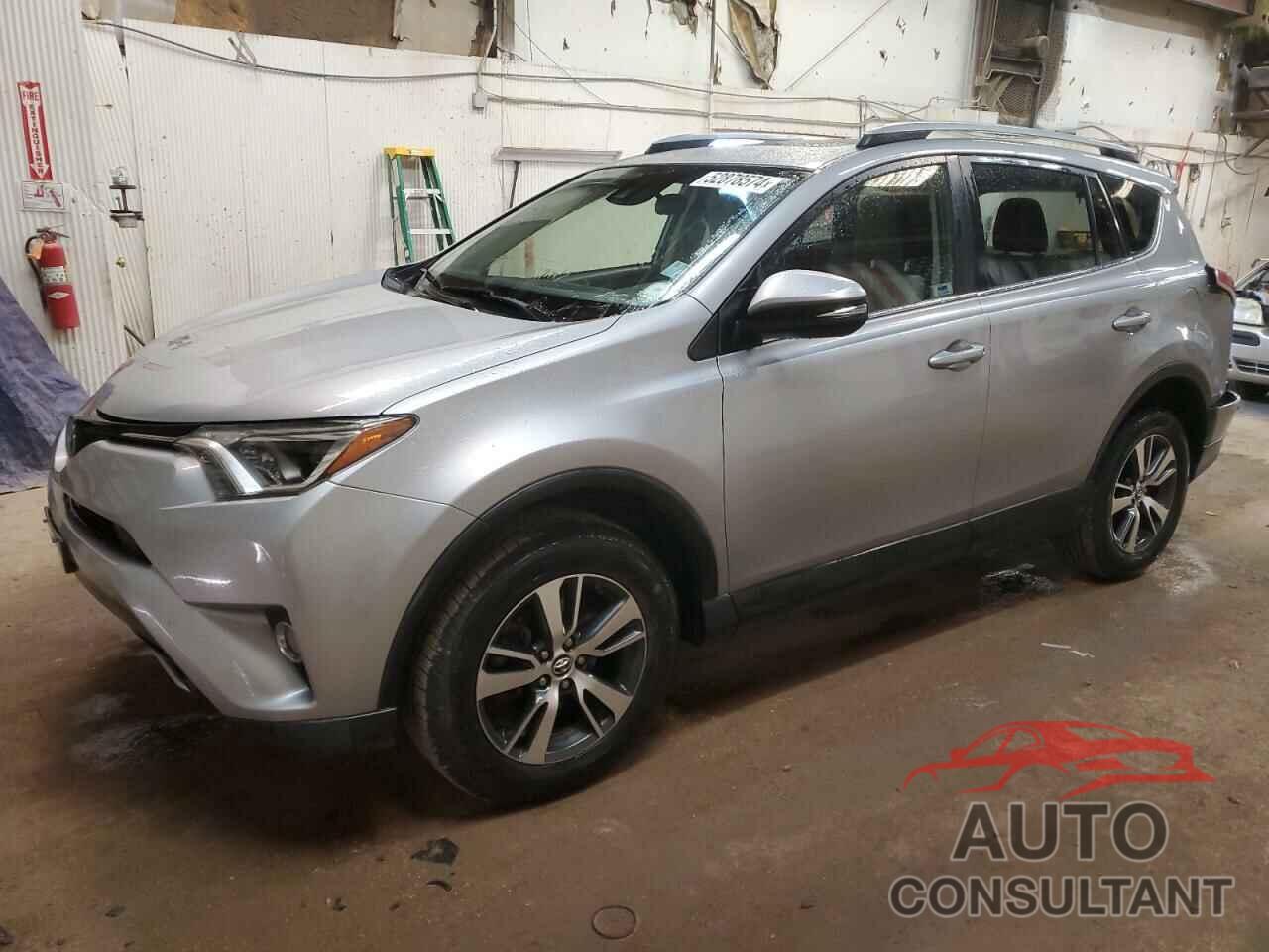 TOYOTA RAV4 2018 - JTMRFREV8JD243256