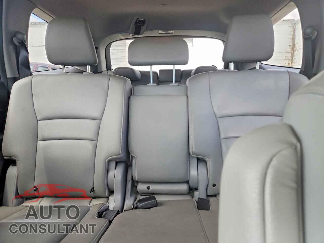HONDA PILOT 2017 - 5FNYF6H56HB094578