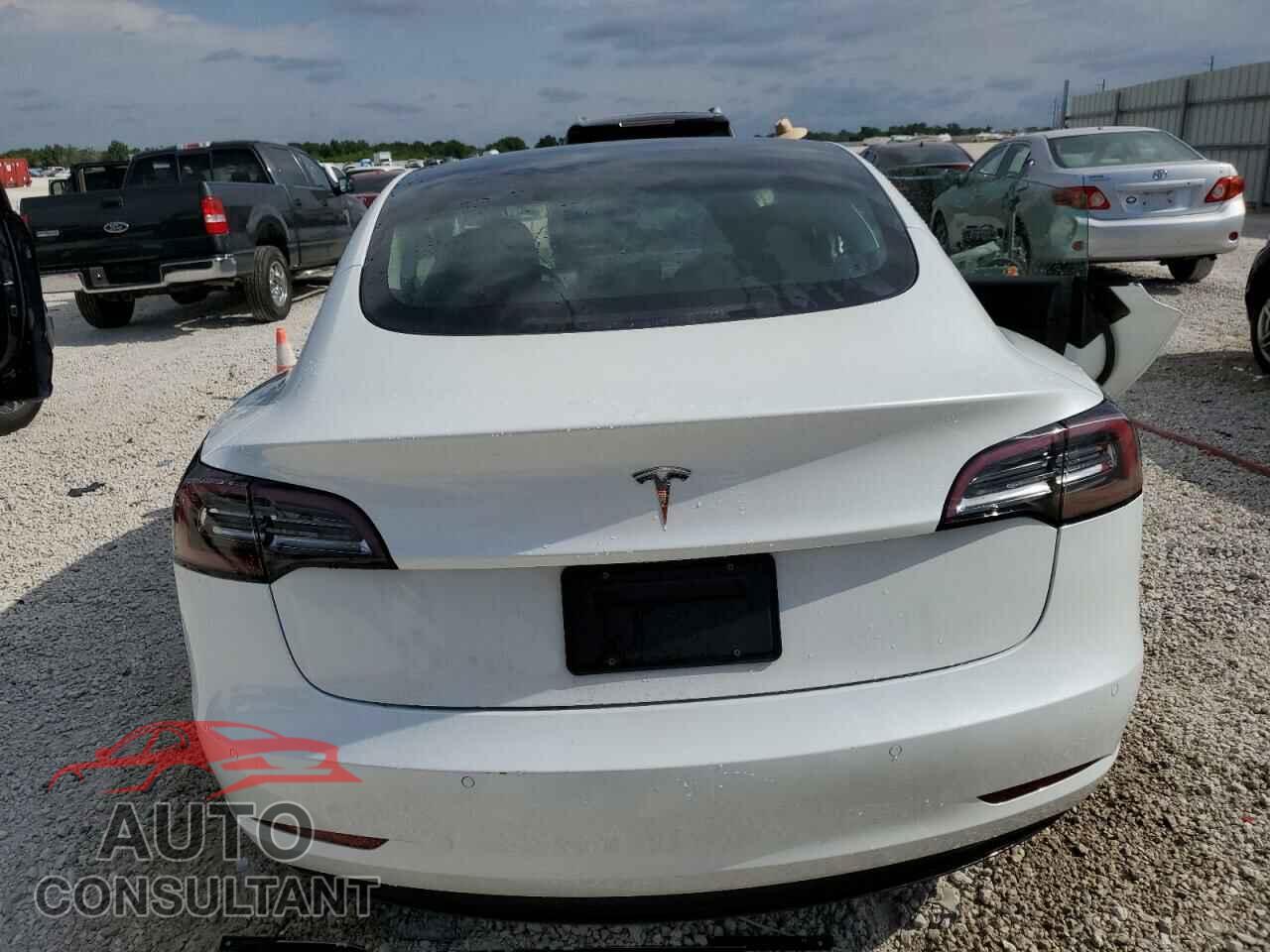 TESLA MODEL 3 2022 - 5YJ3E1EA5NF285938