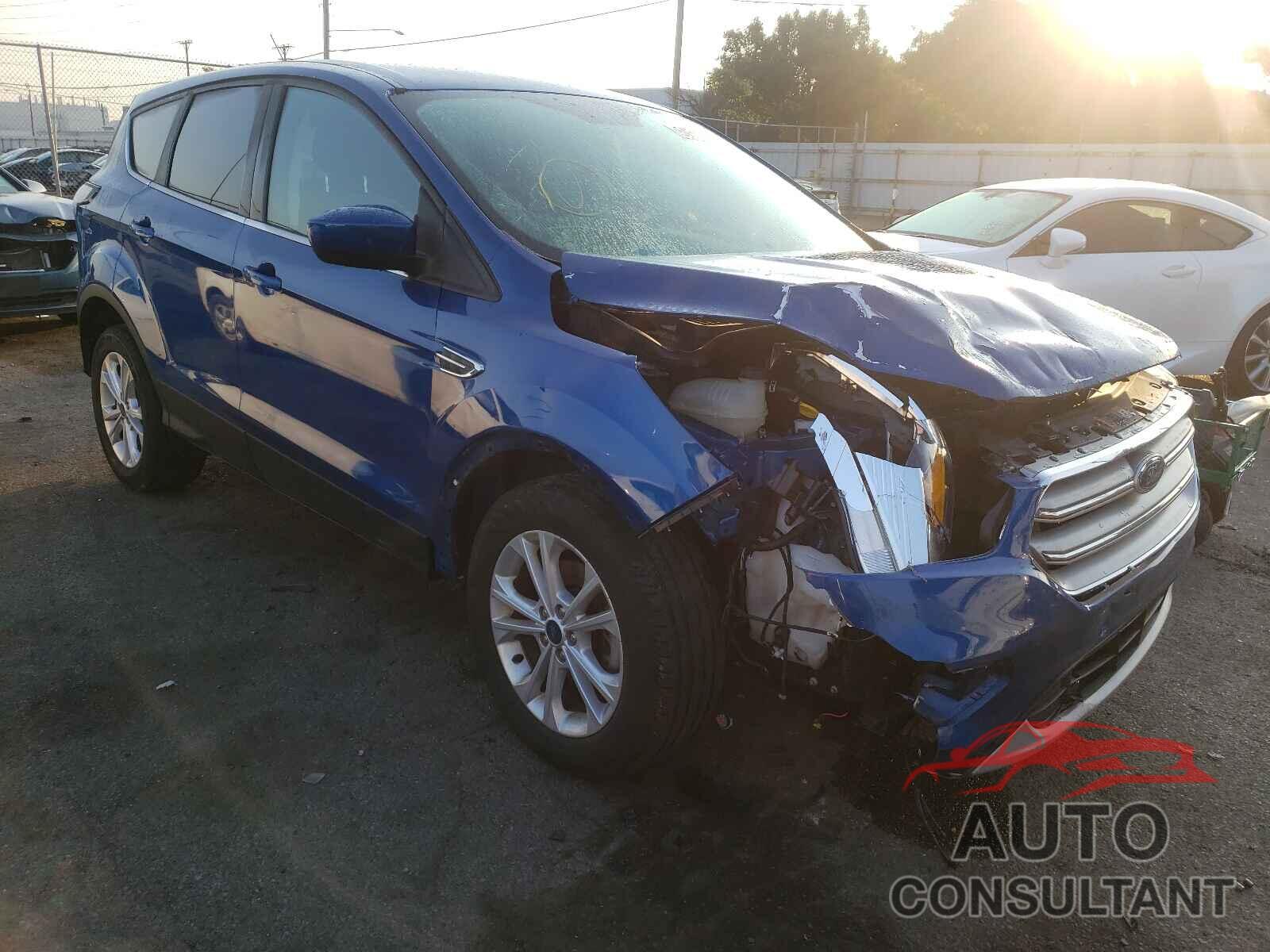 FORD ESCAPE 2017 - 1FMCU0GD5HUC47301