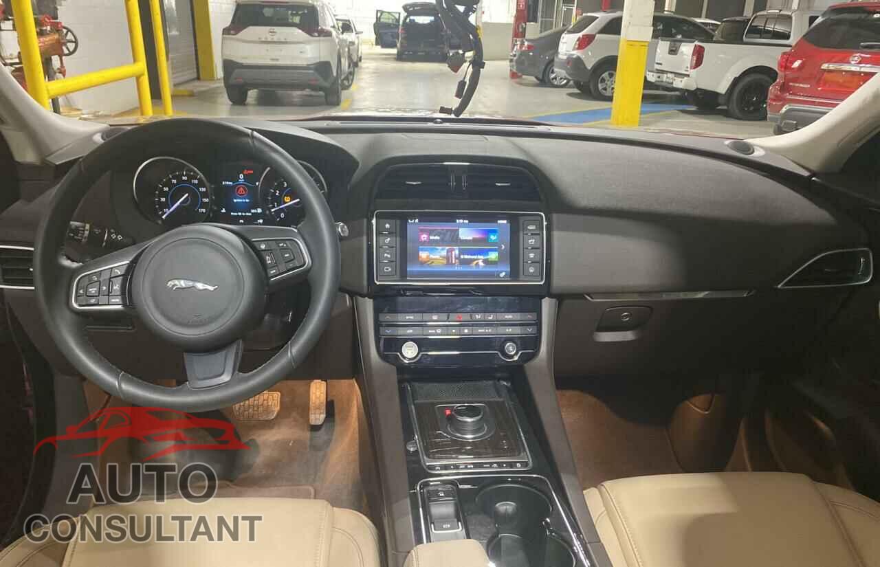 JAGUAR F-PACE 2017 - SADCK2BV4HA897362