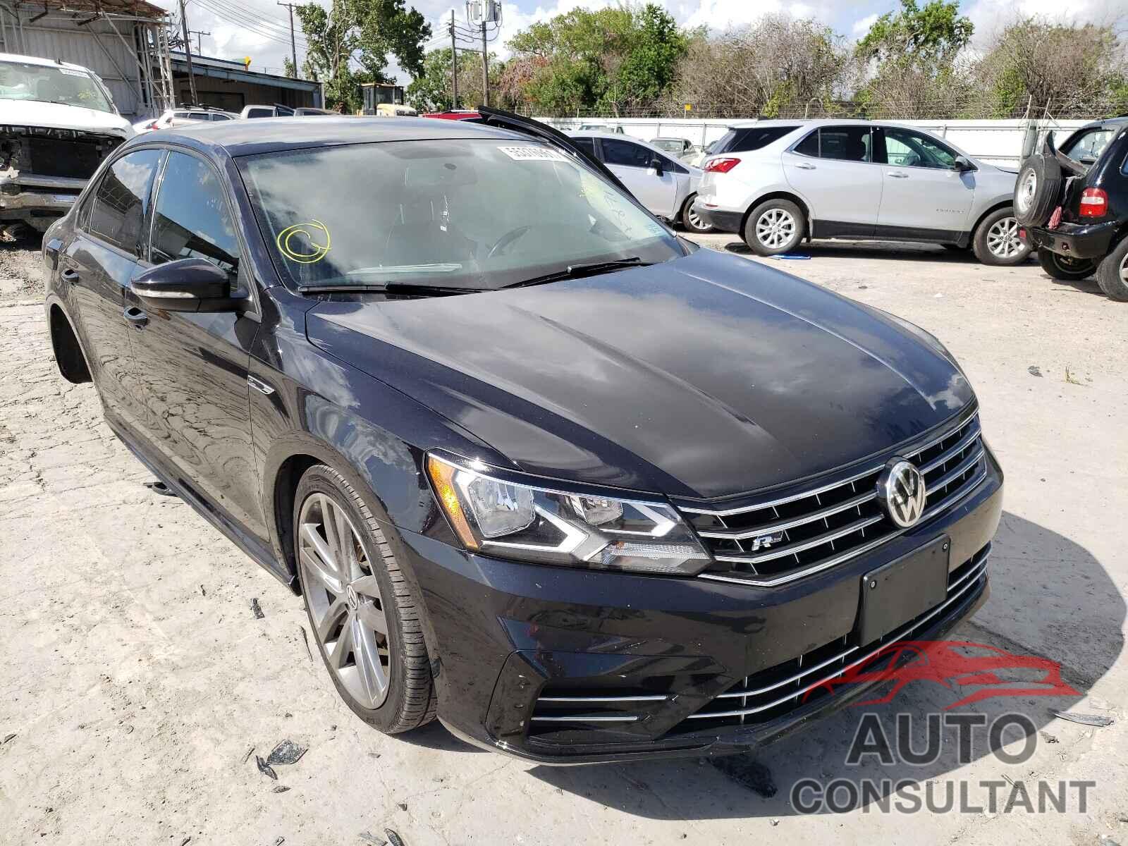 VOLKSWAGEN PASSAT 2018 - 1VWAA7A33JC034871