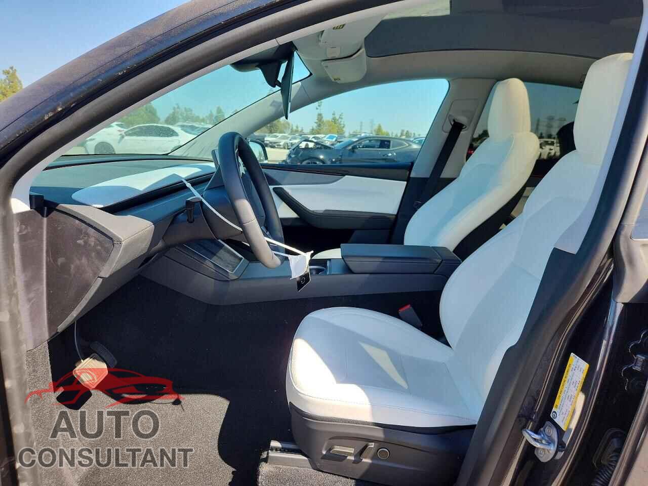 TESLA MODEL Y 2026 - 7SAYGDEE3TF561943