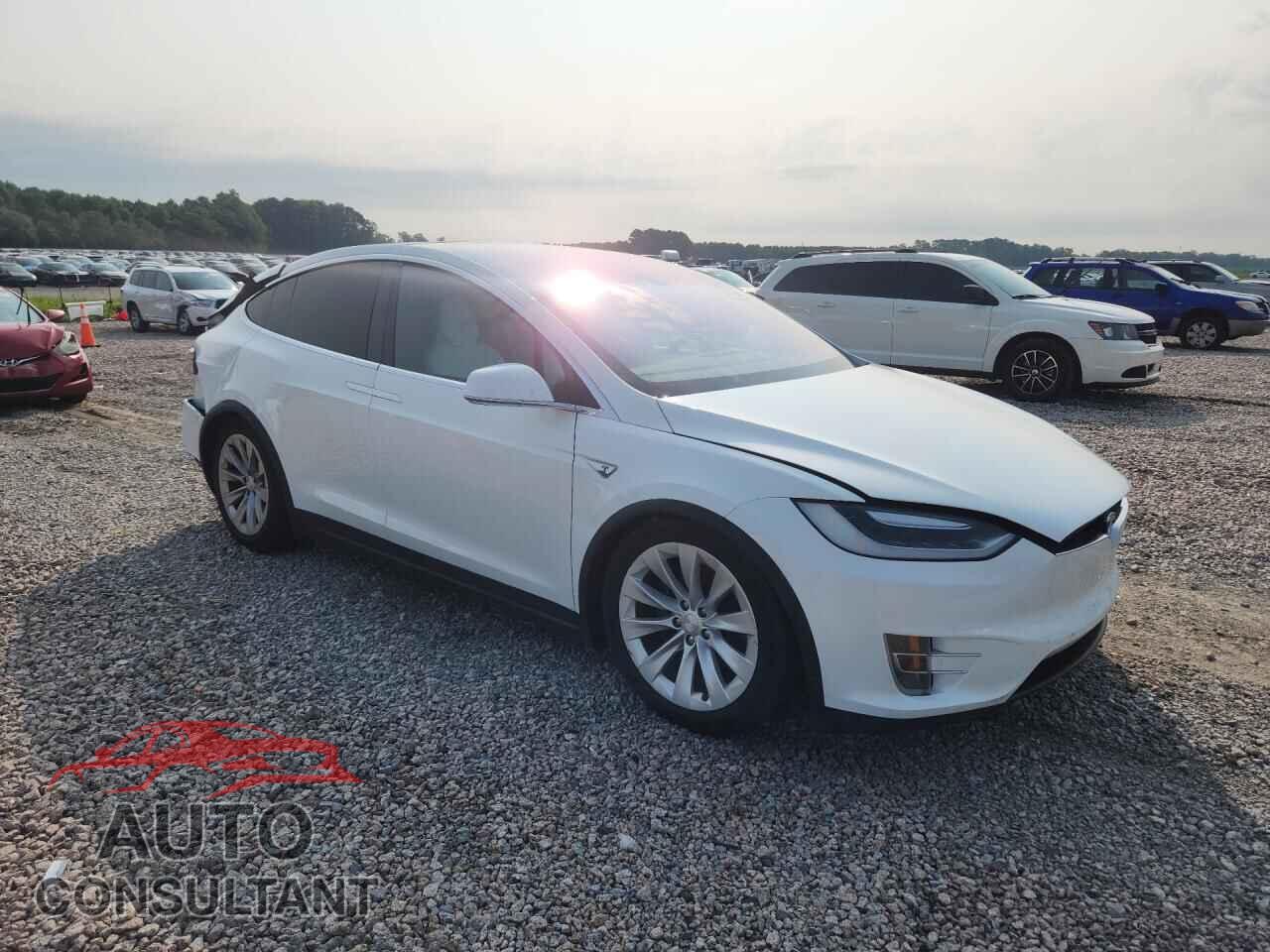 TESLA MODEL X 2016 - 5YJXCBE25GF008828