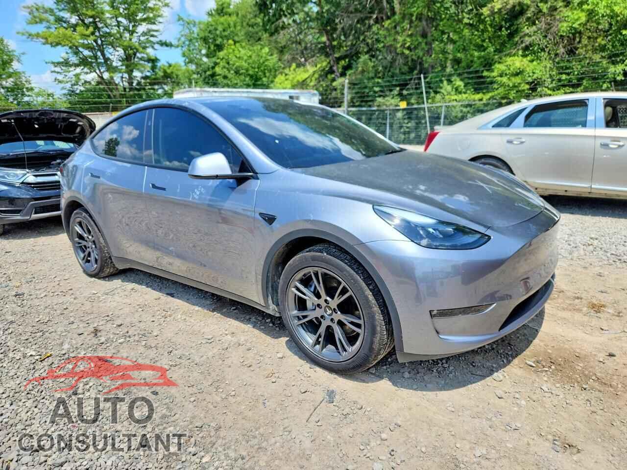 TESLA MODEL Y 2024 - 7SAYGAEE7RF209701