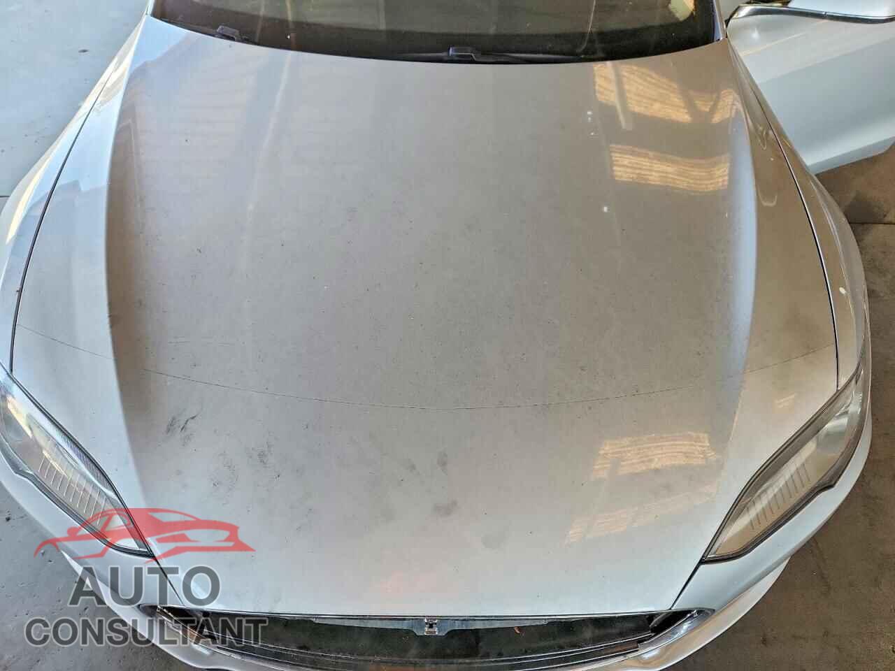 TESLA MODEL S 2013 - 5YJSA1CN8DFP13772