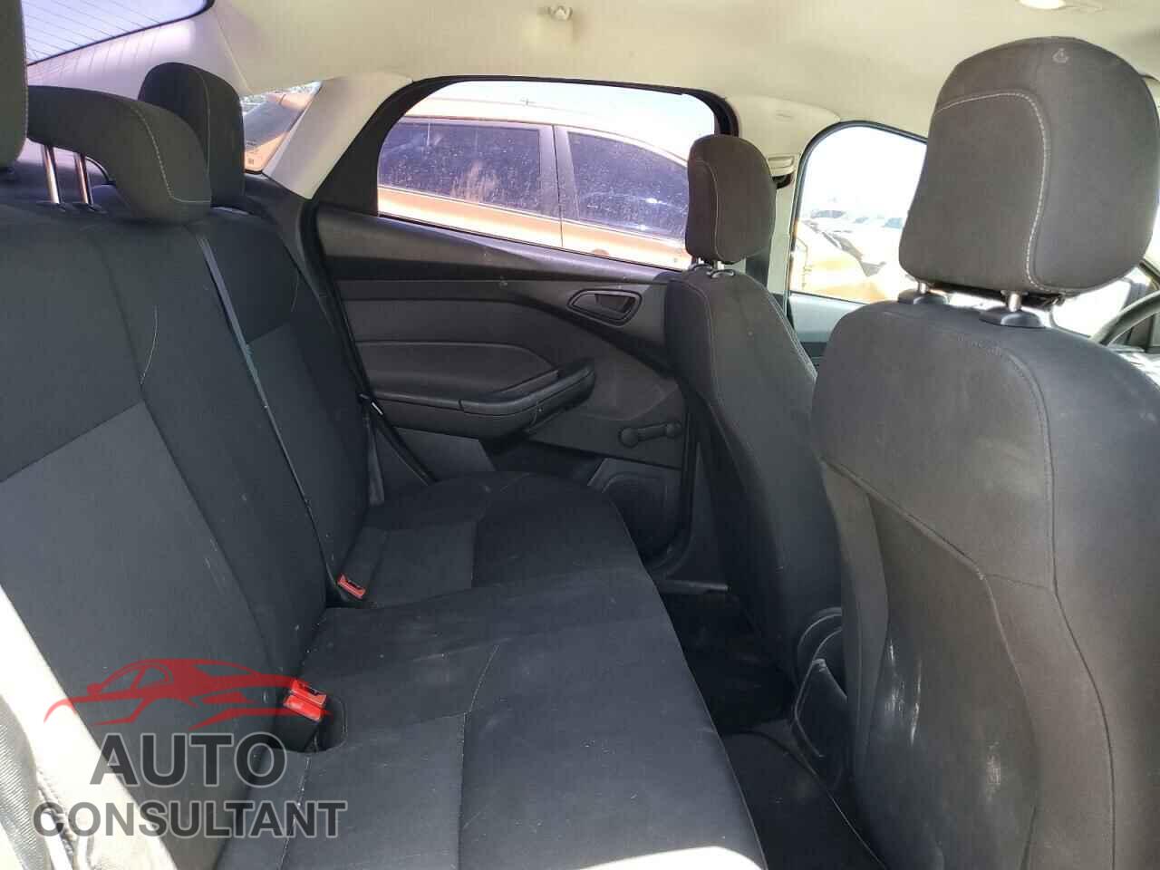 FORD FOCUS 2017 - 1FADP3E28HL243662