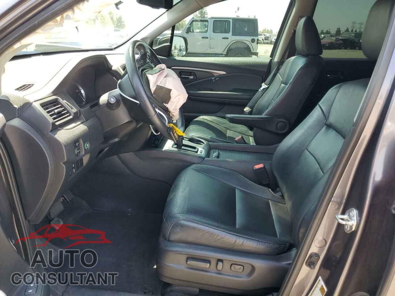 HONDA PILOT 2017 - 5FNYF5H61HB031004