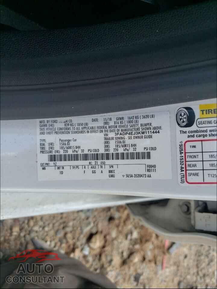 FORD FIESTA 2018 - 3FADP4EJ3KM111444