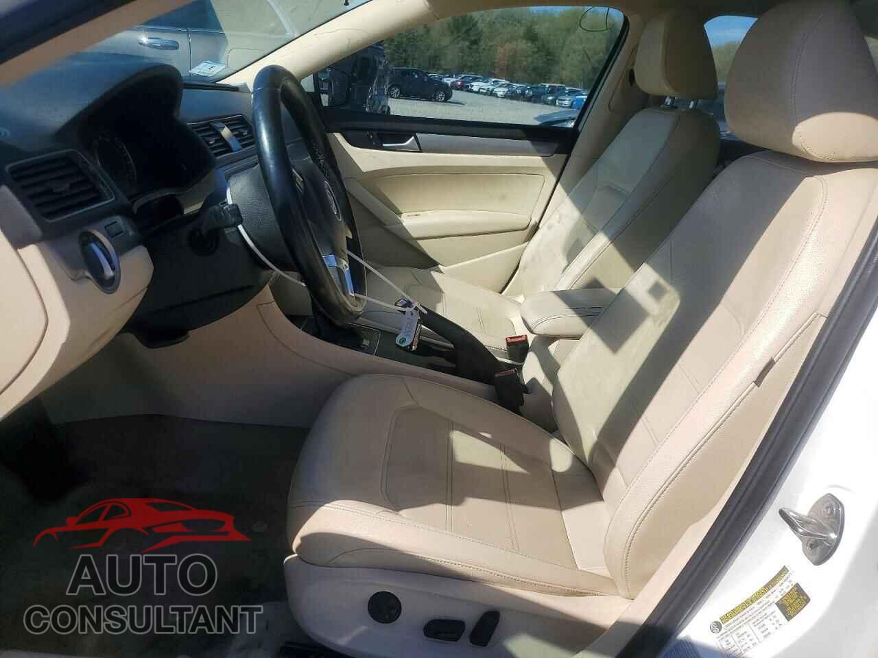 VOLKSWAGEN PASSAT 2015 - 1VWAT7A31FC088638