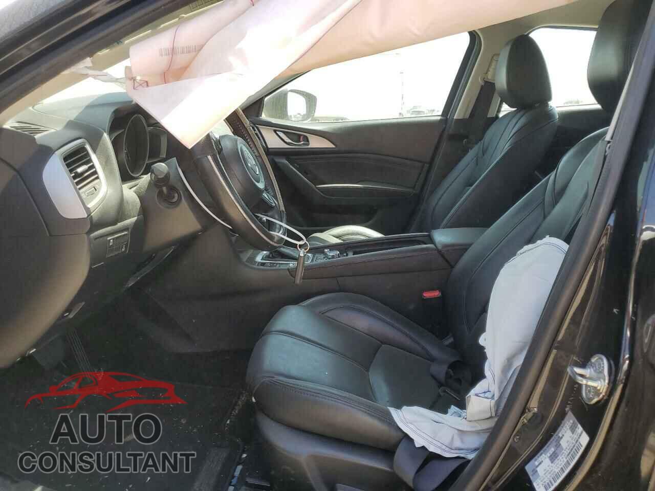 MAZDA 3 2018 - 3MZBN1V38JM209288
