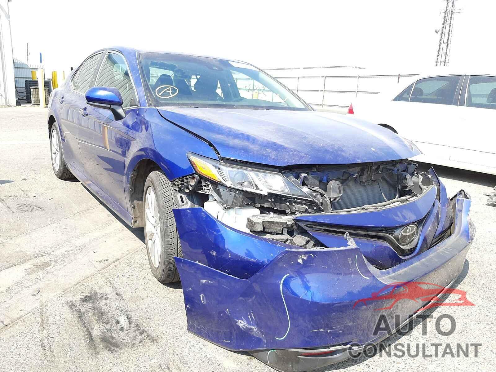 TOYOTA CAMRY 2018 - 4T1B11HK3JU560084