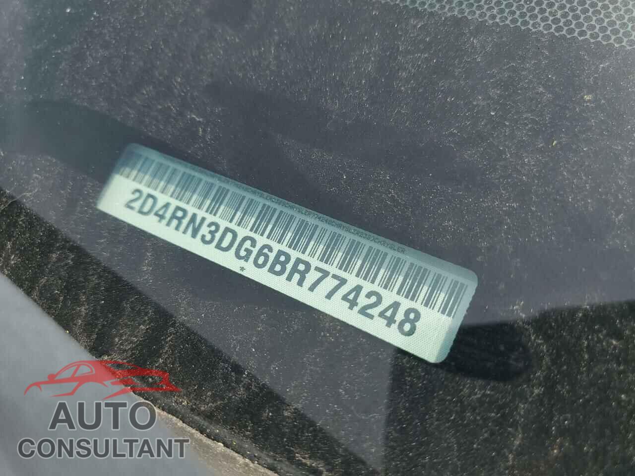 DODGE CARAVAN 2011 - 2D4RN3DG6BR774248