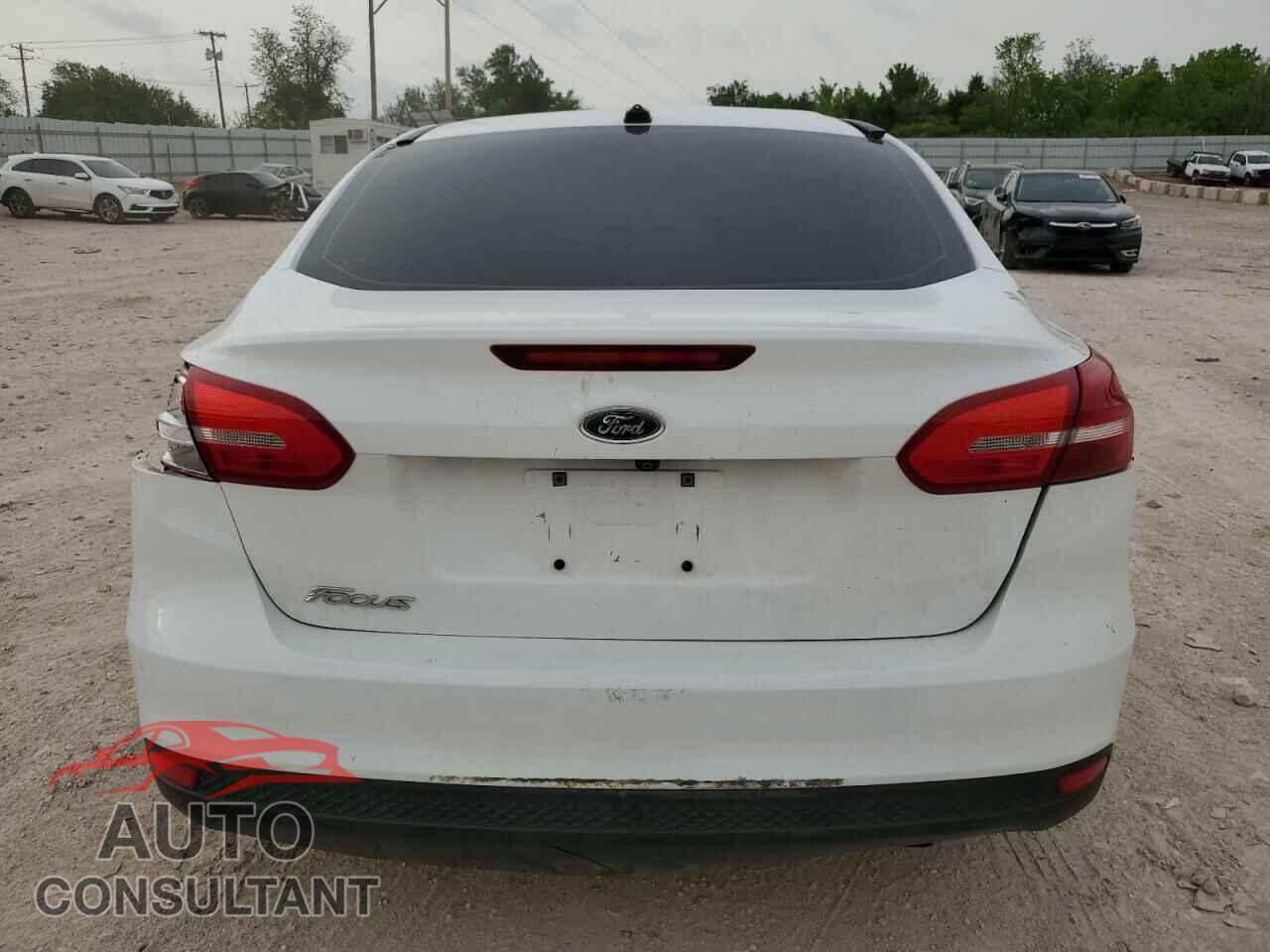 FORD FOCUS 2017 - 1FADP3E24HL313545