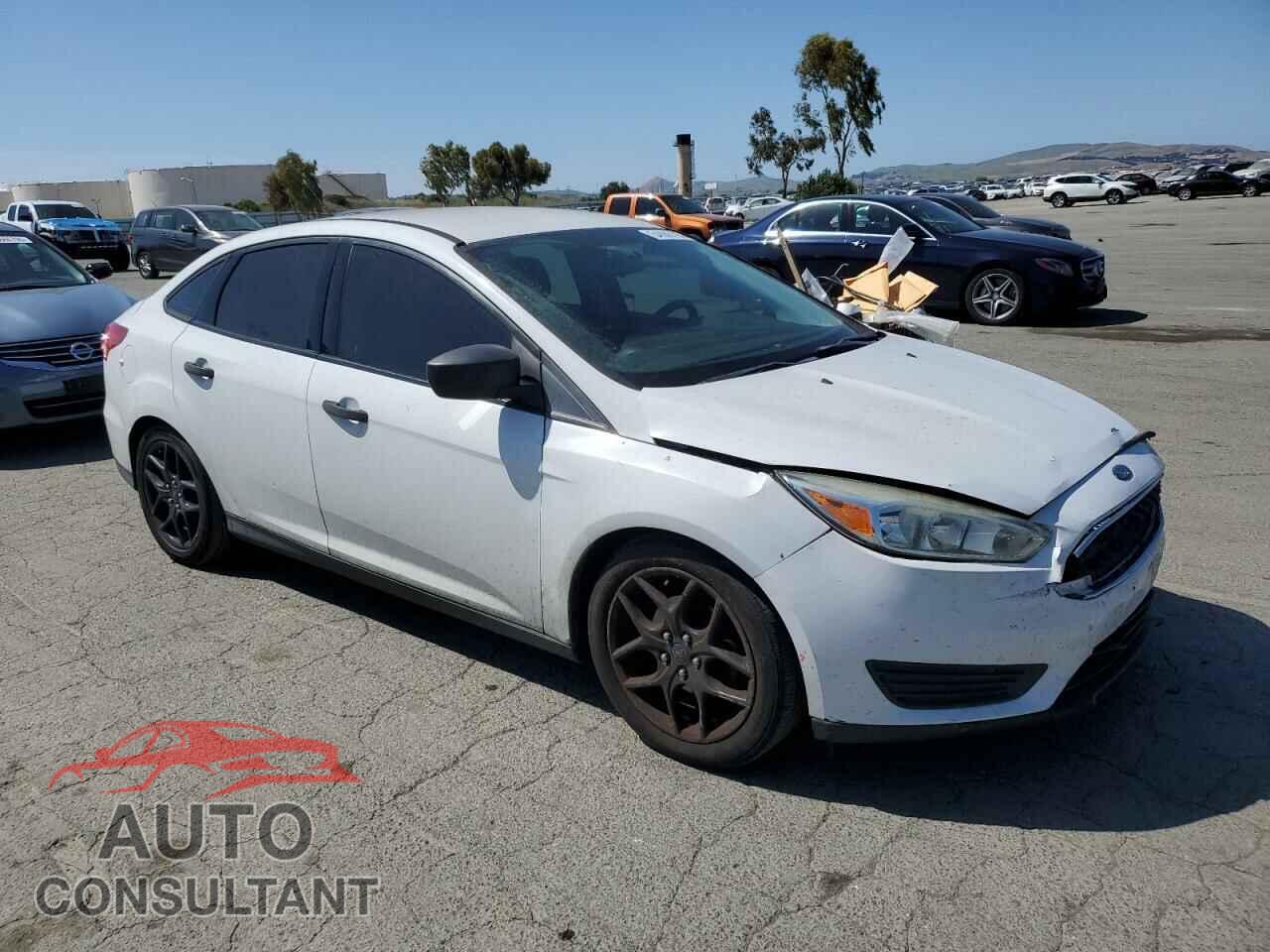 FORD FOCUS 2015 - 1FADP3E24FL386217