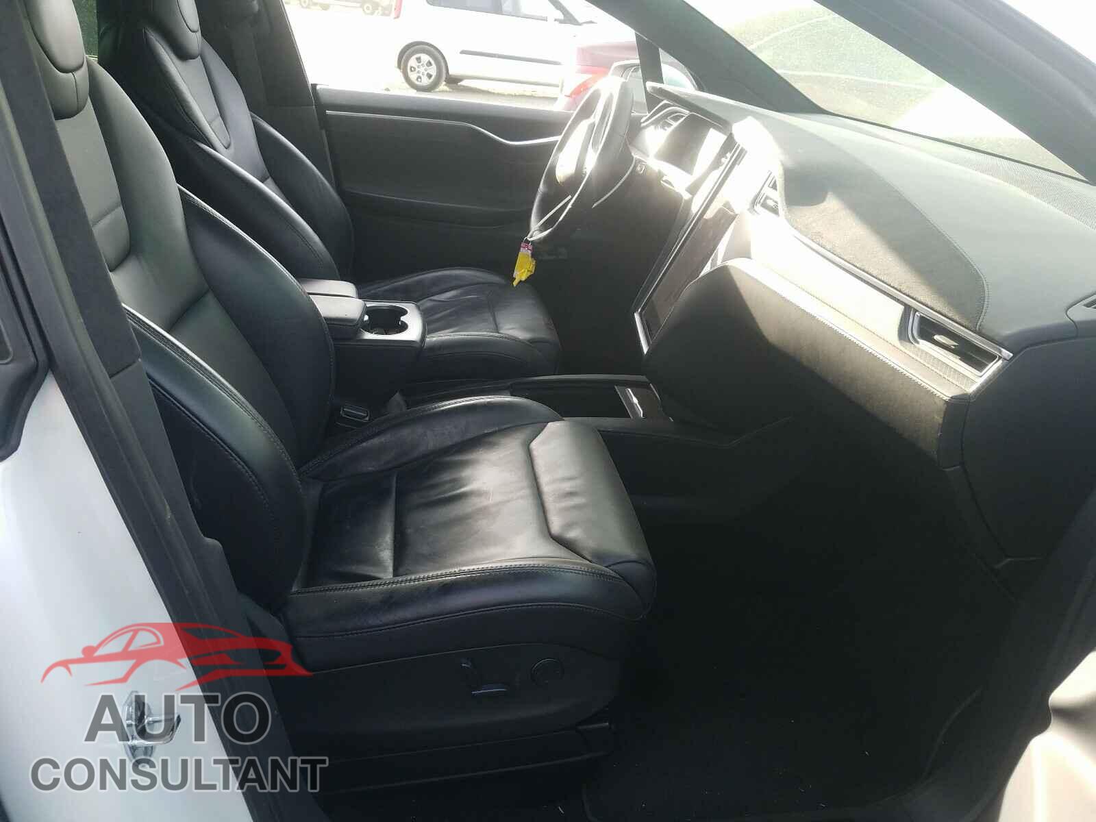 TESLA MODEL X 2017 - 5YJXCAE21HF044172