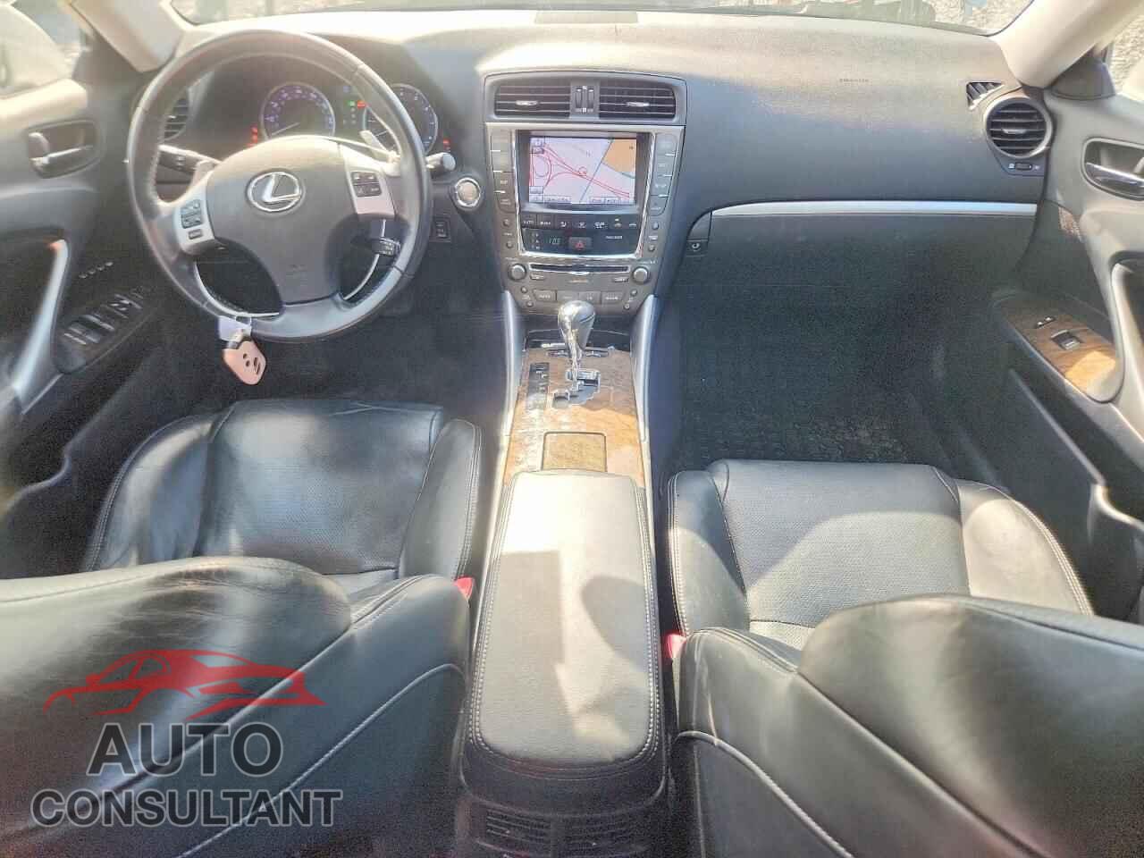 LEXUS IS 2011 - JTHCF5C26B5050427