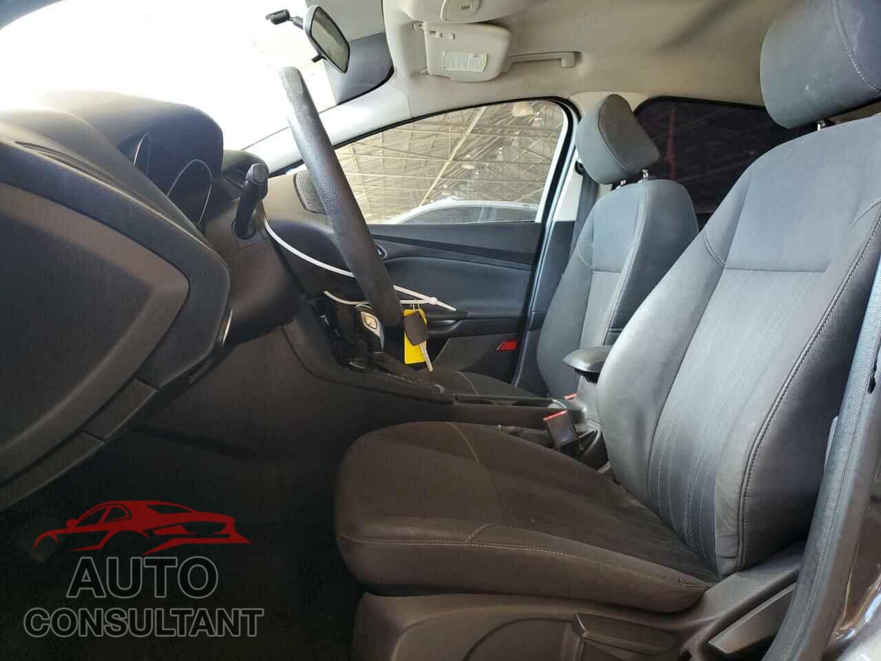 FORD FOCUS 2015 - 1FADP3F21FL206013